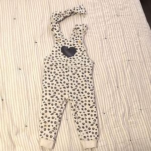 💛3/$20 Girls 18M Cheetah print Overalls